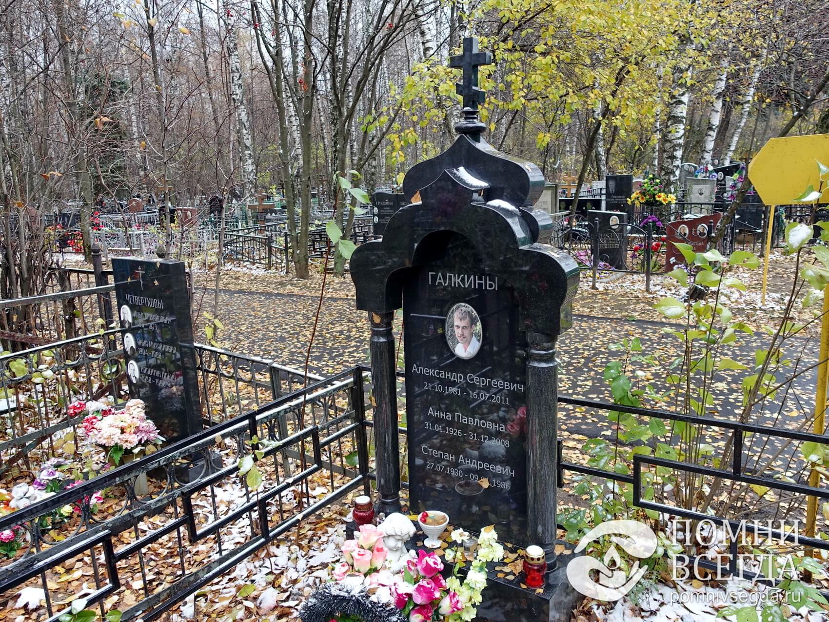 Гранитное надгробье в православном стиле