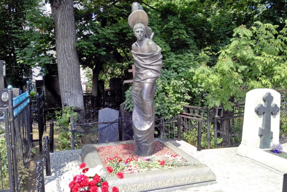 Потрясающий памятник Владимиру Высоцкому