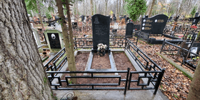 Уборка могилы и мытье памятника